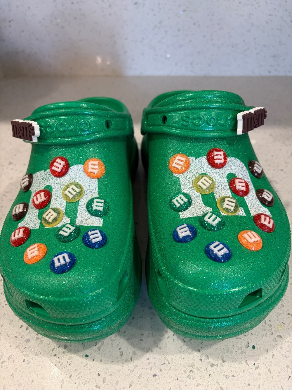 CROCS Green Glitter Platform Clogs with Colorful Candy Charms - Picture 2 of 6